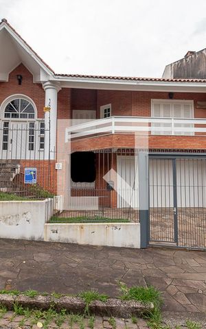 Casa à venda com 250m², 3 quartos e 2 vagas Casa à venda com 250m², 3 quartos e 2 vagasFachada