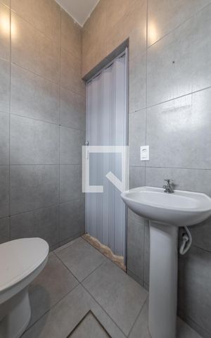 Casa para alugar com 45m², 1 quarto e sem vaga Casa para alugar com 45m², 1 quarto e sem vagaBanheiro