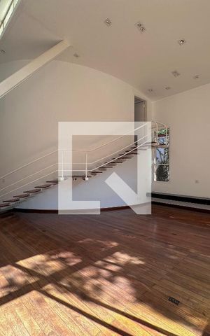 Casa à venda com 561m², 3 quartos e 4 vagasSala