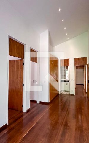 Casa à venda com 561m², 3 quartos e 4 vagasSala Intima/Corredor Quartos