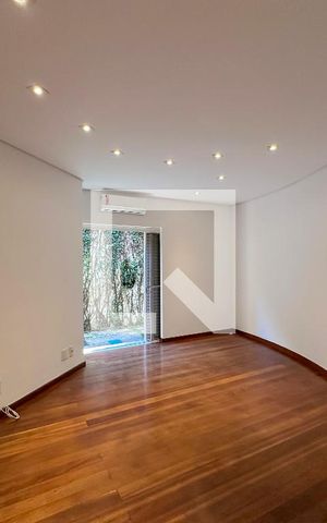 Casa à venda com 561m², 3 quartos e 4 vagasSuíte