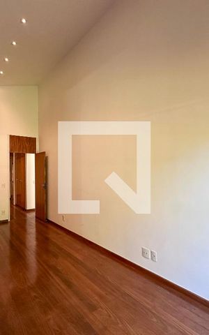 Casa à venda com 561m², 3 quartos e 4 vagasSala Intima/Corredor Quartos