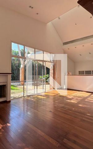 Casa à venda com 561m², 3 quartos e 4 vagasSala