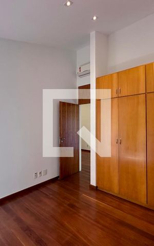 Casa à venda com 561m², 3 quartos e 4 vagasQuarto 2