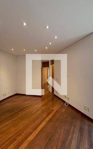 Casa à venda com 561m², 3 quartos e 4 vagasSuíte