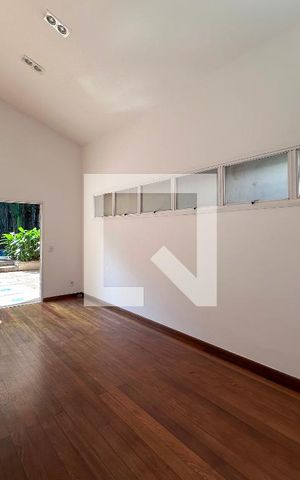 Casa à venda com 561m², 3 quartos e 4 vagasSala