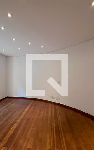 Casa à venda com 561m², 3 quartos e 4 vagasSuíte