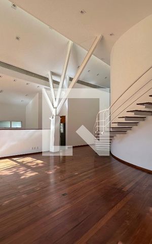 Casa à venda com 561m², 3 quartos e 4 vagasSala
