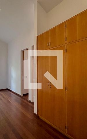 Casa à venda com 561m², 3 quartos e 4 vagasSala Intima/Corredor Quartos