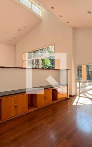 Casa à venda com 561m², 3 quartos e 4 vagasSala