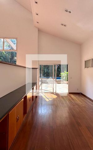 Casa à venda com 561m², 3 quartos e 4 vagasSala