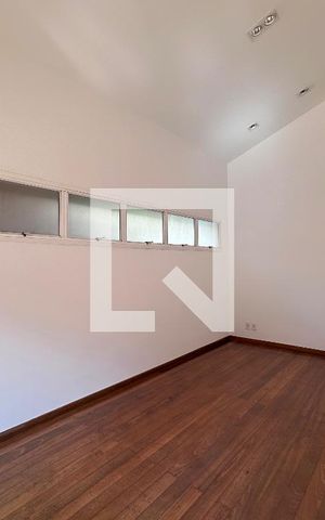 Casa à venda com 561m², 3 quartos e 4 vagasSala