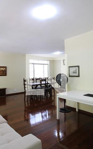 Casa de condomínio à venda com 359m², 3 quartos e 2 vagasSala