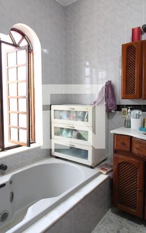 Casa de condomínio à venda com 359m², 3 quartos e 2 vagasBanheiro da Suíte