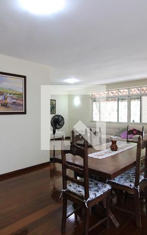 Casa de condomínio à venda com 359m², 3 quartos e 2 vagasSala