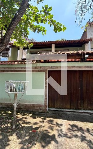 Casa de condomínio à venda com 359m², 3 quartos e 2 vagas Casa de condomínio à venda com 359m², 3 quartos e 2 vagasFachada