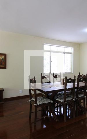 Casa de condomínio à venda com 359m², 3 quartos e 2 vagasSala