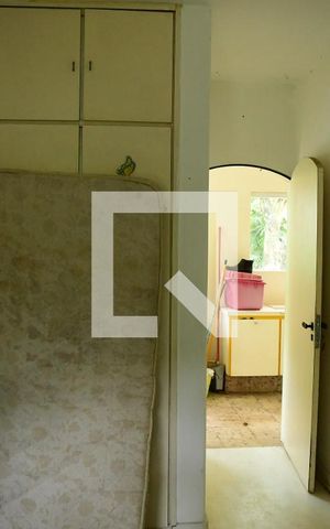 Casa de condomínio para alugar com 900m², 7 quartos e 6 vagasQuarto de Serviço