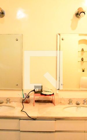 Casa de condomínio para alugar com 900m², 7 quartos e 6 vagasBanheiro Social