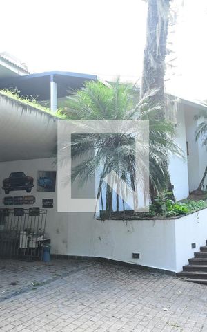 Casa de condomínio para alugar com 900m², 7 quartos e 6 vagasFachada