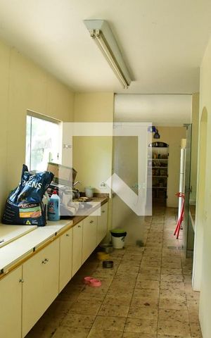 Casa de condomínio para alugar com 900m², 7 quartos e 6 vagasÁrea de Serviço