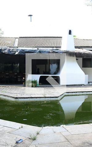 Casa de condomínio para alugar com 900m², 7 quartos e 6 vagasQuintal