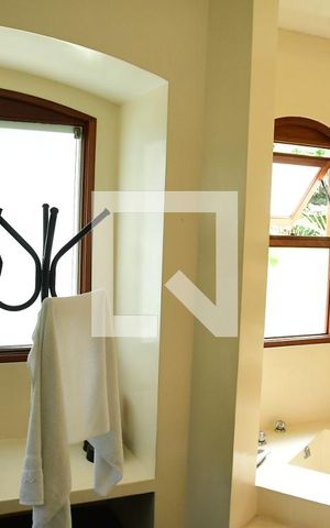 Casa de condomínio para alugar com 900m², 7 quartos e 6 vagasBanheiro da Suíte