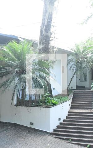 Casa de condomínio para alugar com 900m², 7 quartos e 6 vagasFachada