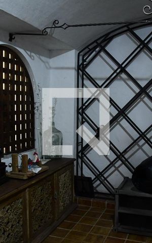 Casa de condomínio para alugar com 900m², 7 quartos e 6 vagasAdega