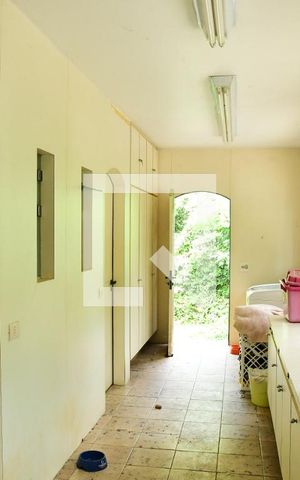 Casa de condomínio para alugar com 900m², 7 quartos e 6 vagasÁrea de Serviço