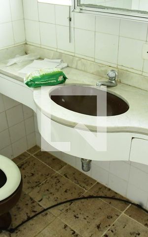 Casa de condomínio para alugar com 900m², 7 quartos e 6 vagasBanheiro de serviço