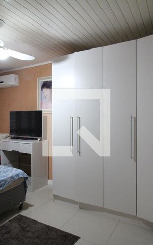 Casa à venda com 198m², 4 quartos e 2 vagasQuarto 1