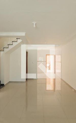 Casa à venda com 200m², 4 quartos e 4 vagas Casa à venda com 200m², 4 quartos e 4 vagasSala