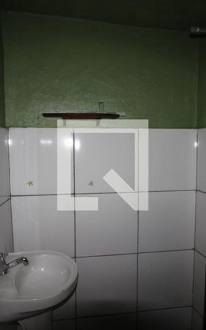 Casa de condomínio à venda com 130m², 8 quartos e 2 vagasBanheiro
