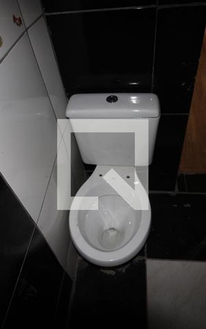Casa de condomínio à venda com 130m², 8 quartos e 2 vagasBanheiro
