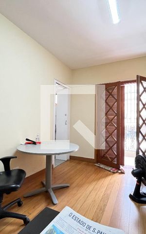 Casa à venda com 270m², 3 quartos e 2 vagas Casa à venda com 270m², 3 quartos e 2 vagasSuite