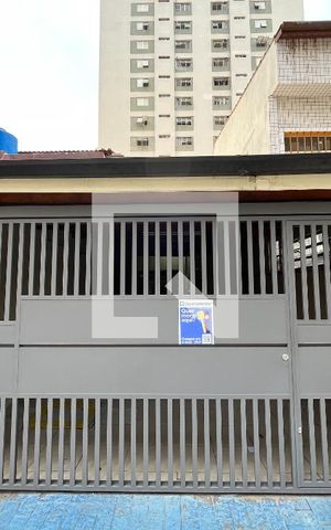 Casa à venda com 270m², 3 quartos e 2 vagas Casa à venda com 270m², 3 quartos e 2 vagasFachada