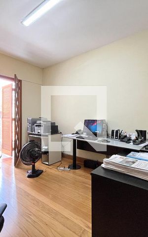 Casa à venda com 270m², 3 quartos e 2 vagas Casa à venda com 270m², 3 quartos e 2 vagasSuite