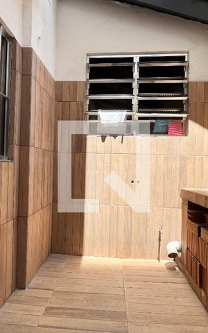 Casa à venda com 270m², 3 quartos e 2 vagas Casa à venda com 270m², 3 quartos e 2 vagasÁrea de Serviço