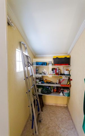 Casa à venda com 245m², 3 quartos e 5 vagas Casa à venda com 245m², 3 quartos e 5 vagasDepósito