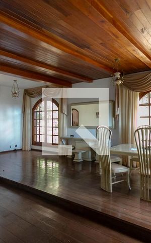 Casa para alugar com 550m², 5 quartos e 4 vagas Casa para alugar com 550m², 5 quartos e 4 vagasSala
