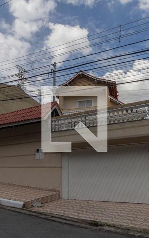 Casa para alugar com 480m², 6 quartos e 4 vagas Casa para alugar com 480m², 6 quartos e 4 vagasFachada