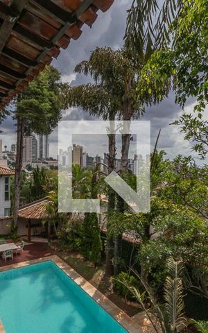 Casa à venda com 610m², 5 quartos e 4 vagas Casa à venda com 610m², 5 quartos e 4 vagasVista