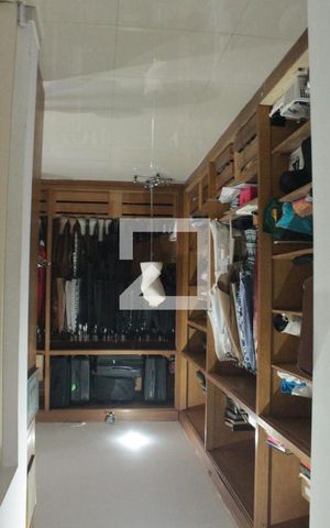 Casa à venda com 1054m², 3 quartos e 3 vagasCloset da suíte 3