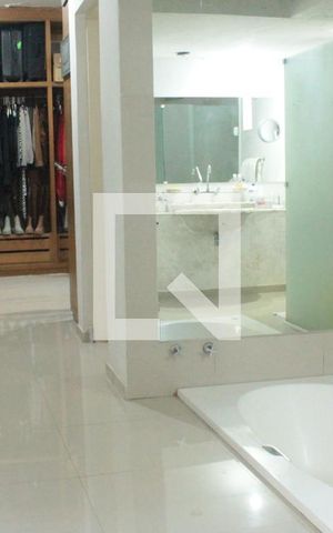 Casa à venda com 1054m², 3 quartos e 3 vagasBanheiro da Suíte 3