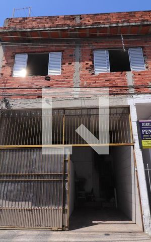 Casa para alugar com 500m², 2 quartos e 2 vagasFachada
