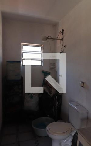 Casa para alugar com 500m², 2 quartos e 2 vagasBanheiro de serviço
