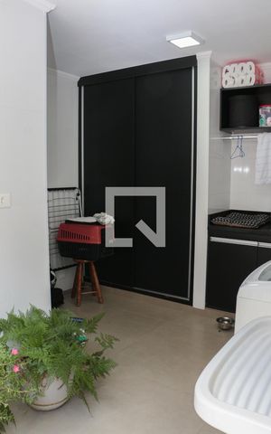 Casa à venda com 140m², 3 quartos e 2 vagas Casa à venda com 140m², 3 quartos e 2 vagasÁrea de serviço