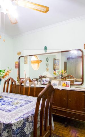 Casa à venda com 180m², 3 quartos e 2 vagas Casa à venda com 180m², 3 quartos e 2 vagasSala