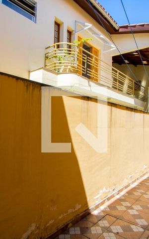 Casa à venda com 180m², 3 quartos e 2 vagas Casa à venda com 180m², 3 quartos e 2 vagasQuintal